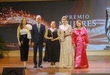 Jatnna Tavárez recibe máximo galardón del Premio Mujeres que Inspiran